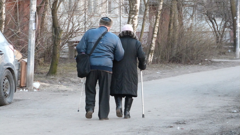 Россиянам рассказали, кто сможет получить прибавку к пенсии 2400 рублей с декабря
