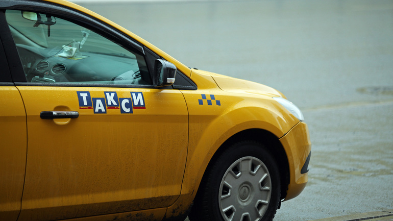 Госдума приняла закон о новом регламенте работы водителей такси