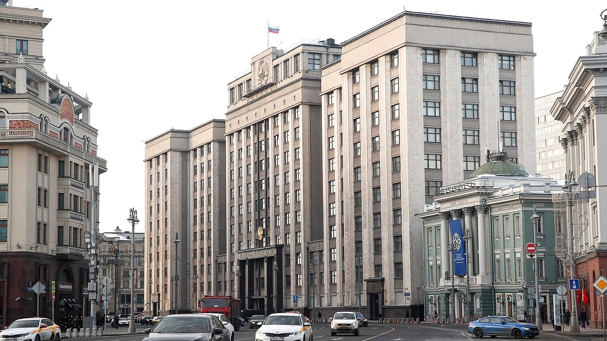 Россиян в 2024 году ждет повышение МРОТа до 19 242 рубля
