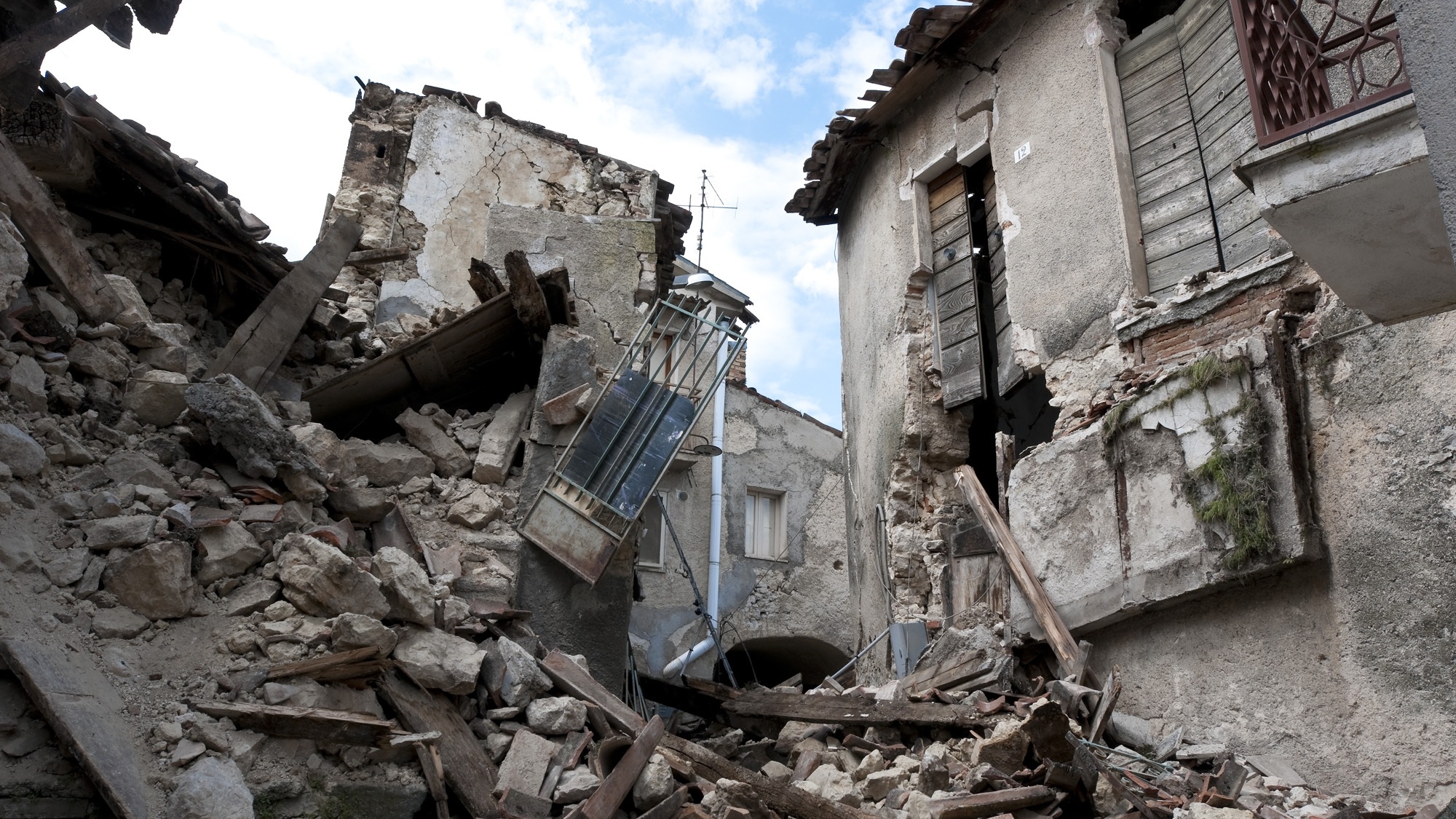 В Турции в результате землетрясения погибли 41 020 человек