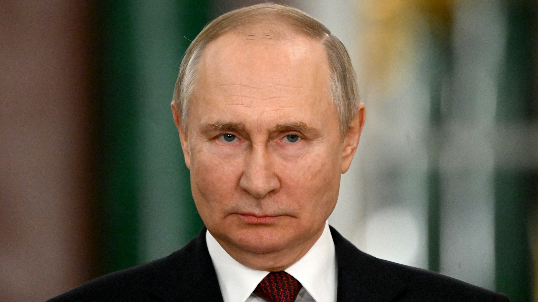 В планах Путина стоит увеличение МРОТ до 19 242 рубля