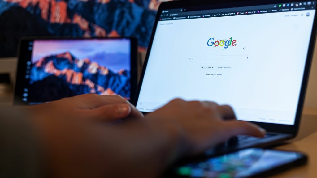 Google научился по запросам в поисковике определять пользователей с суицидальными мыслями 